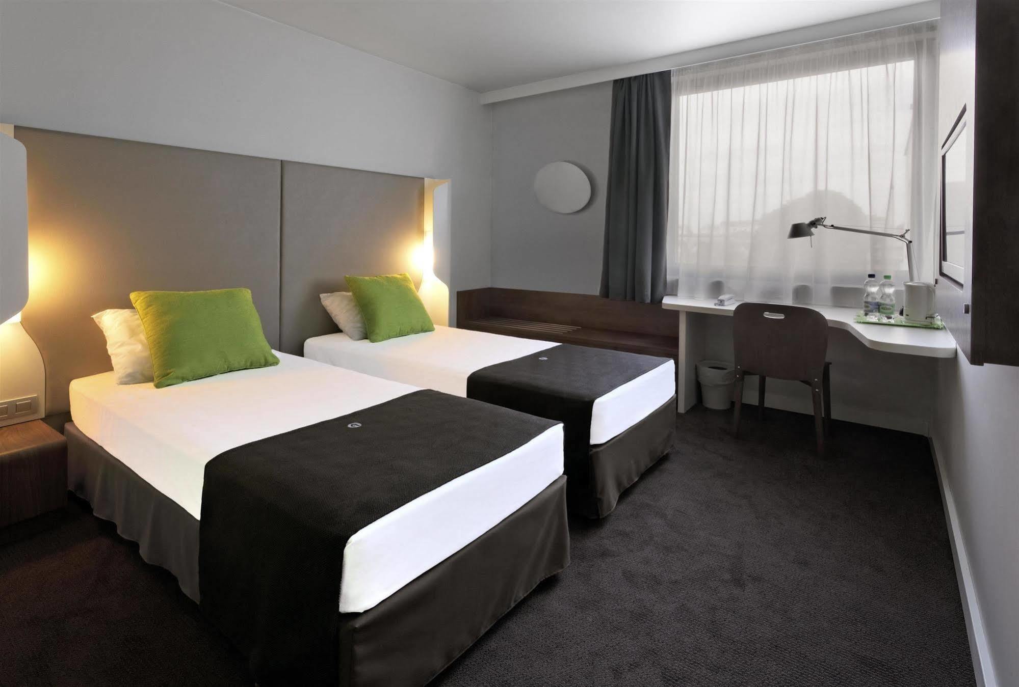 Campanile Bydgoszcz Hotel Bagian luar foto